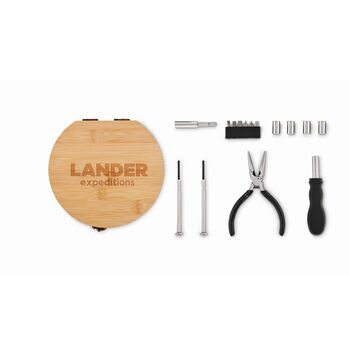Coffret d'outils présenté dans un étui en bambou